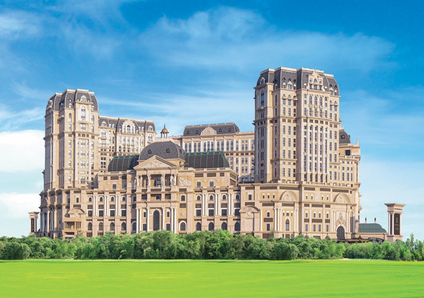 澳门上葡京综合度假村的设计基于欧洲新古典至美好时代的建筑特色上,绝妙渗入中国传统图案,展现古今中西文化交流的历史,凸显澳门世遗名城之姿。