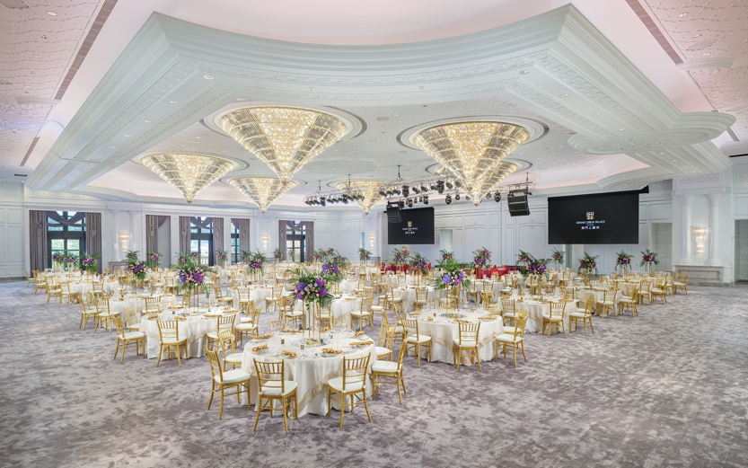 无柱式宴会厅“上葡京礼堂”势必成为澳门炙手可热的婚庆场地,通过其华美典雅的高贵气质为新人缔造专属的浪漫回忆。